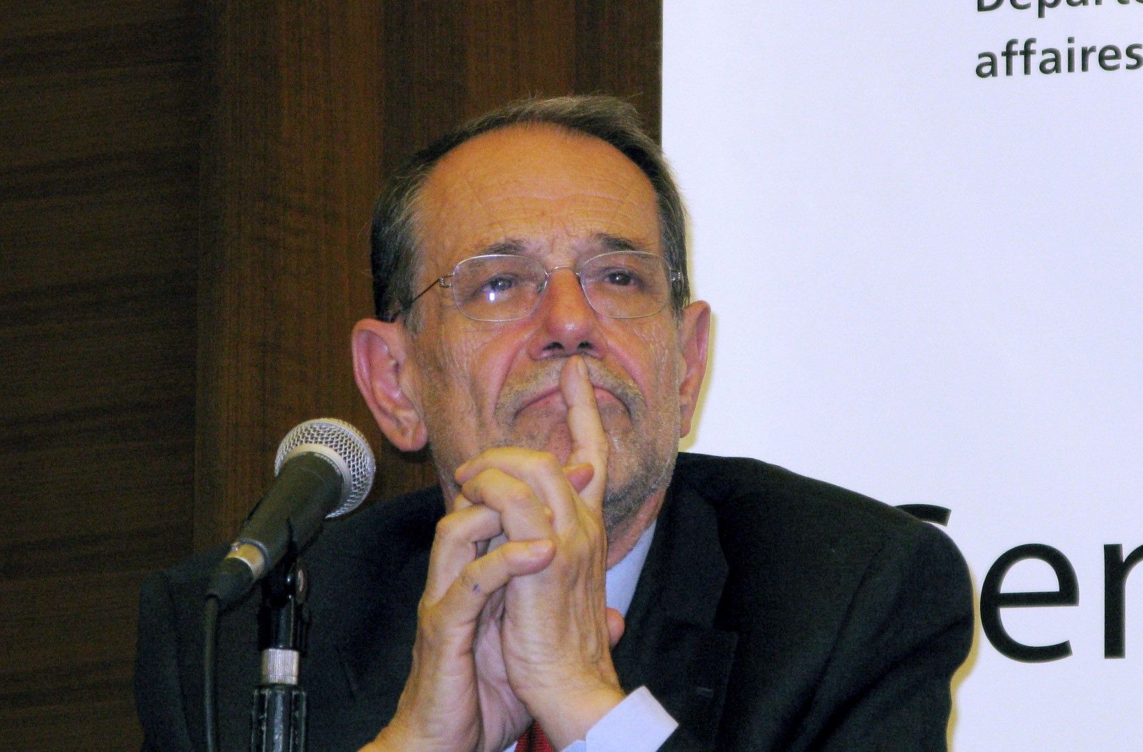 Хавиер Солана бе генерален секретар на НАТО до 1999 г.