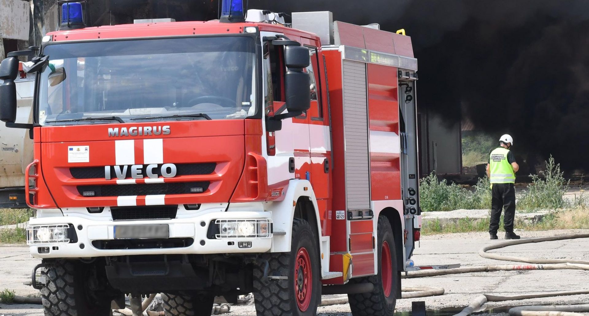 Три противопожарни автомобила са участвали в гасеното на огъня