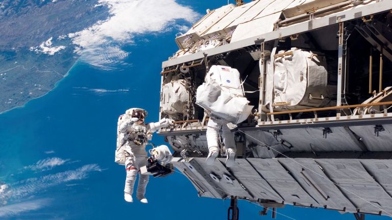 20 години от стъпването на първия екипаж на борда на МКС