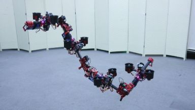 Създадоха летяща роботизирана змия
