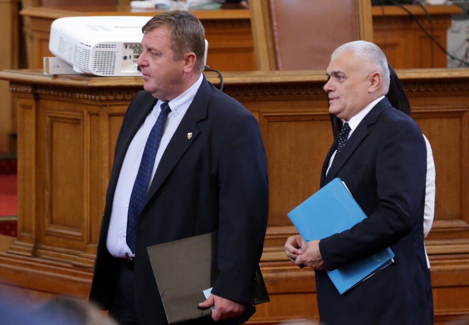 Красимир Каракачанов и Валентин Радев са двамата министри, които според БСП са се провалили в ресорите си