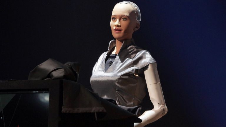 Роботът Sophia откри технологичния фестивал Webit