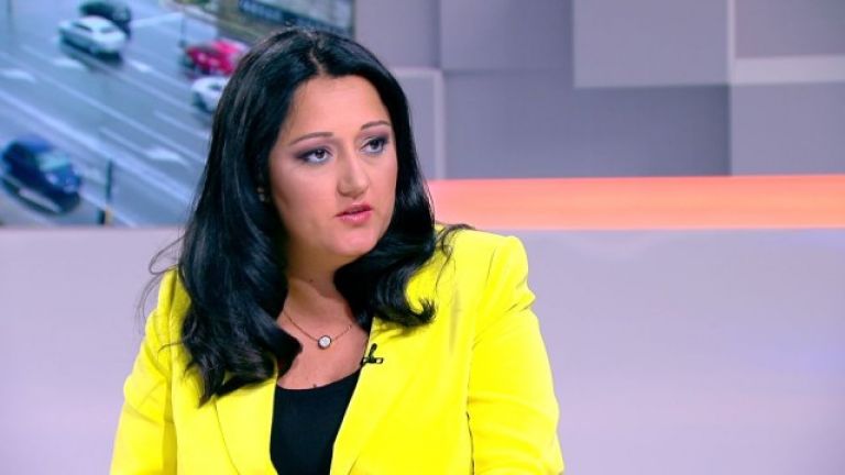 Павлова: Оставам министър до края на годината, за ЕП ще решава партията