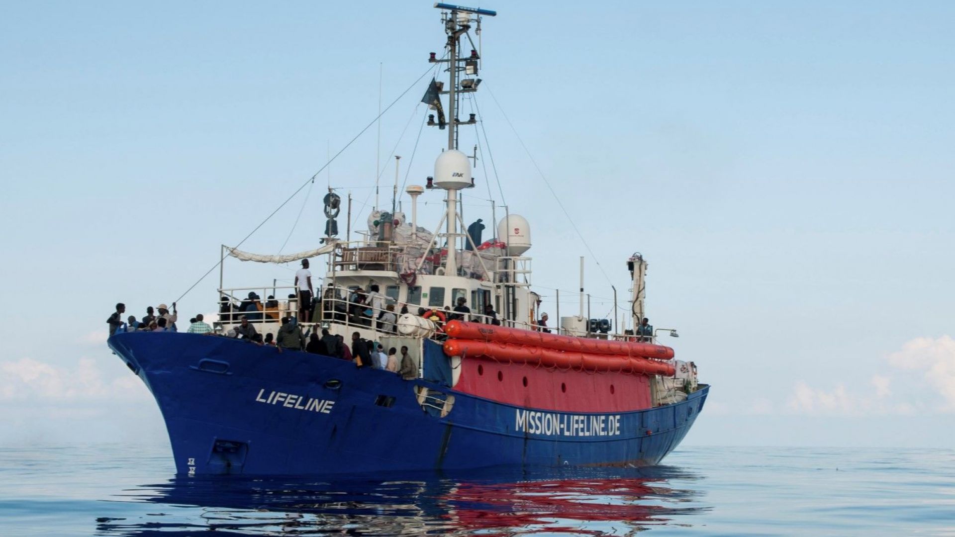 Франция, Португалия и Италия приемат мигранти от хуманитарния кораб "Лайфлайн"