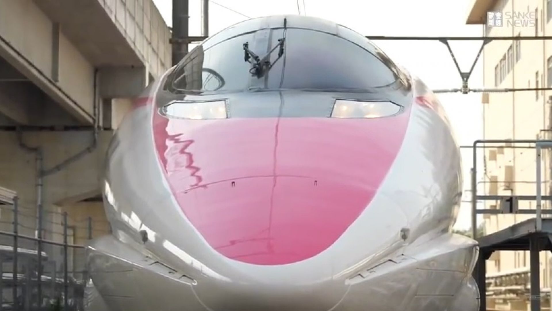 Япония представи розов скоростен влак в стил Хелоу Кити