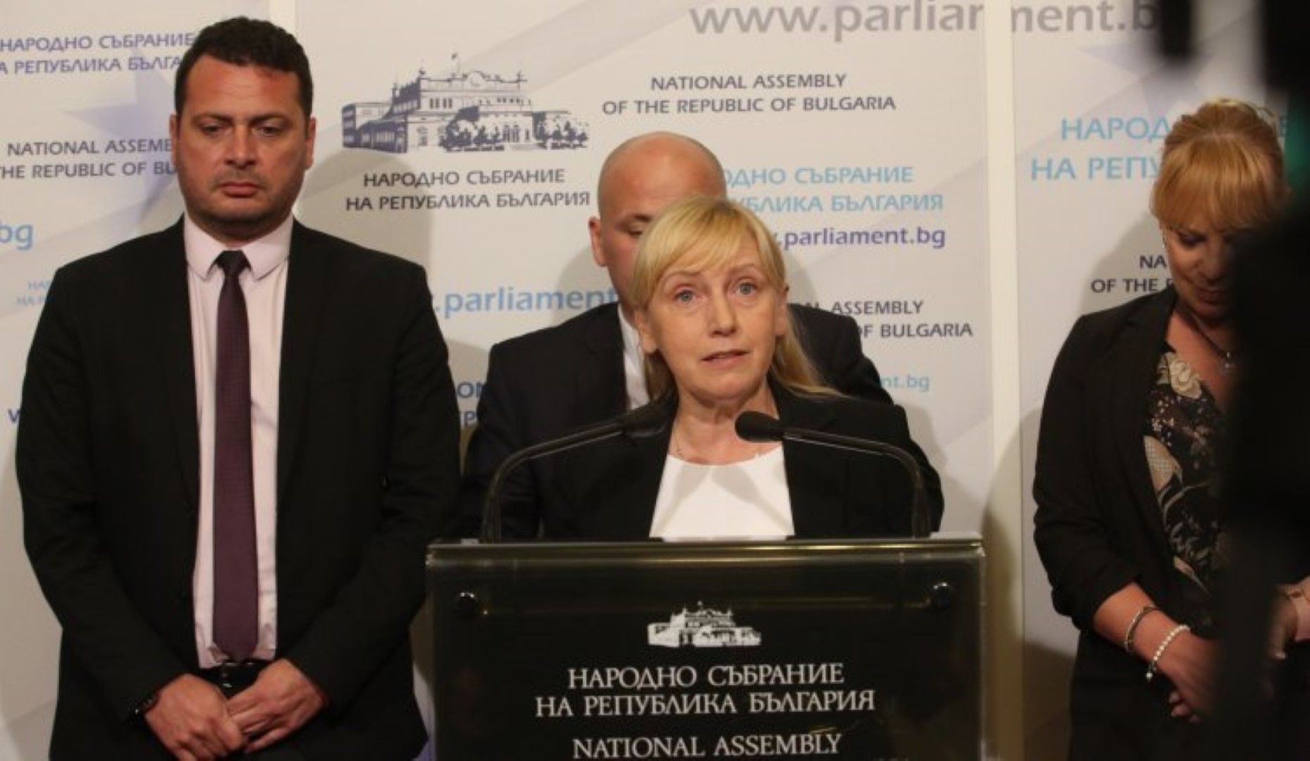 Елена Йончева и други депутати от БСП дадоха брифинг в НС