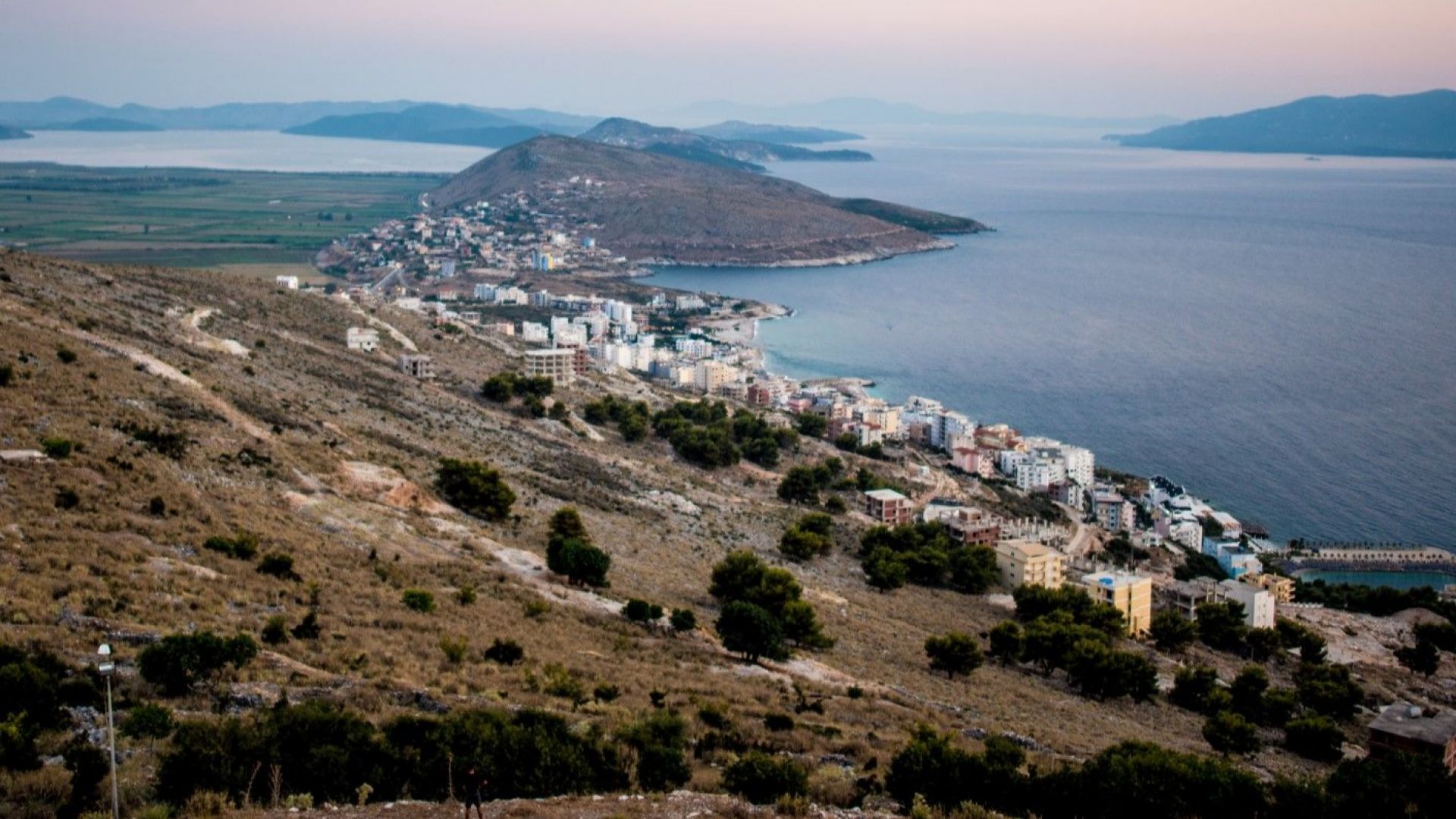 В Албания започнаха местните избори в атмосфера на напрегнат политически