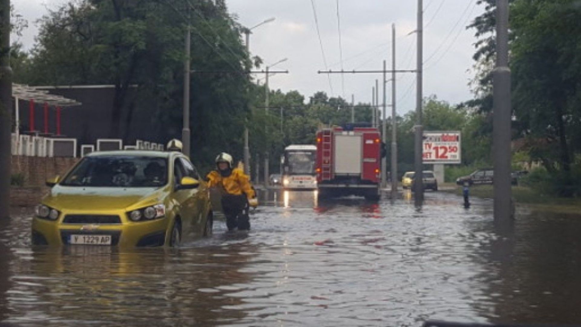 Синоптиците предупреждават за опасност от порои и наводнения в следващите
