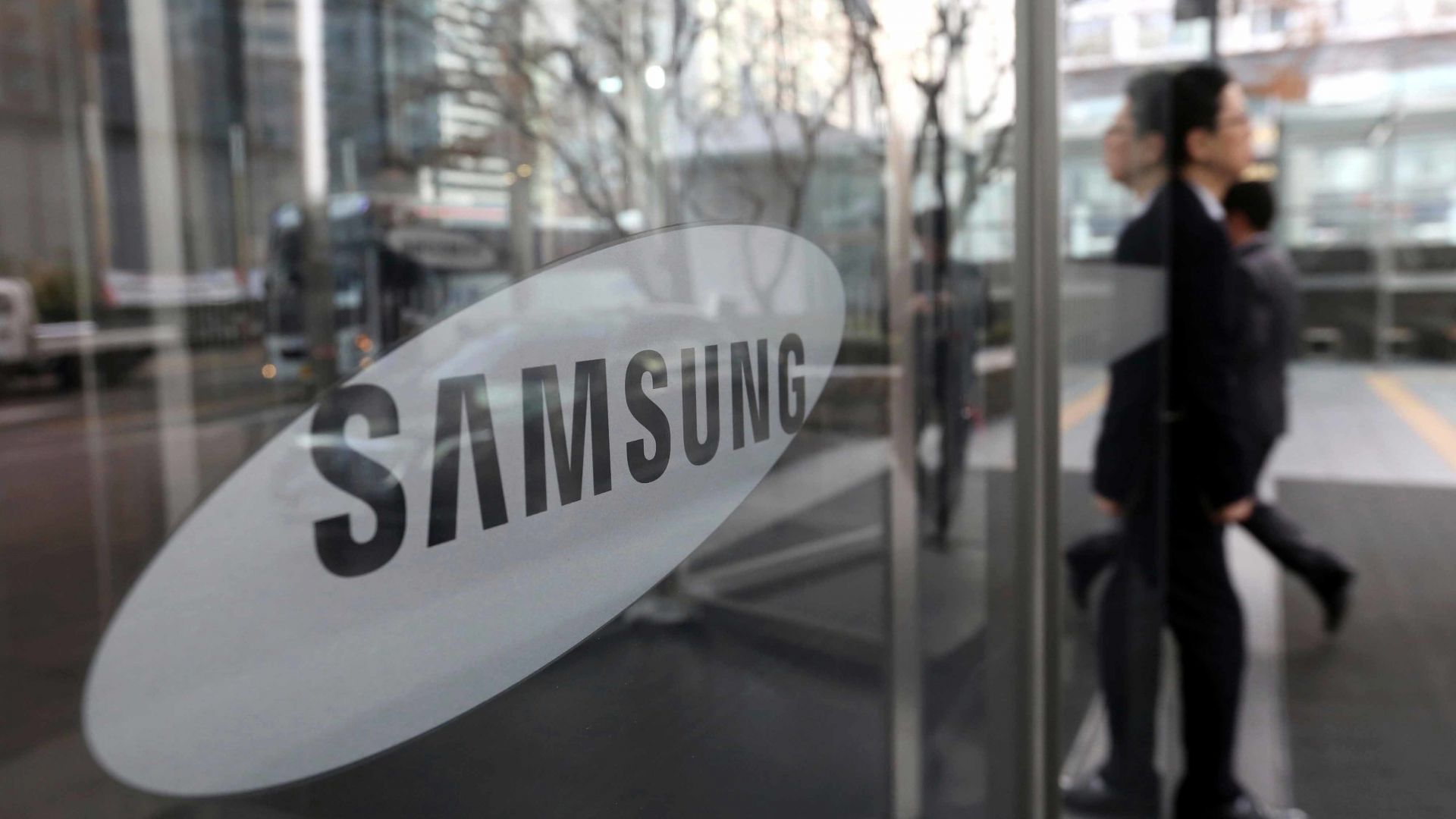 Apple и Samsung сложиха край на 7 годишна патентна война