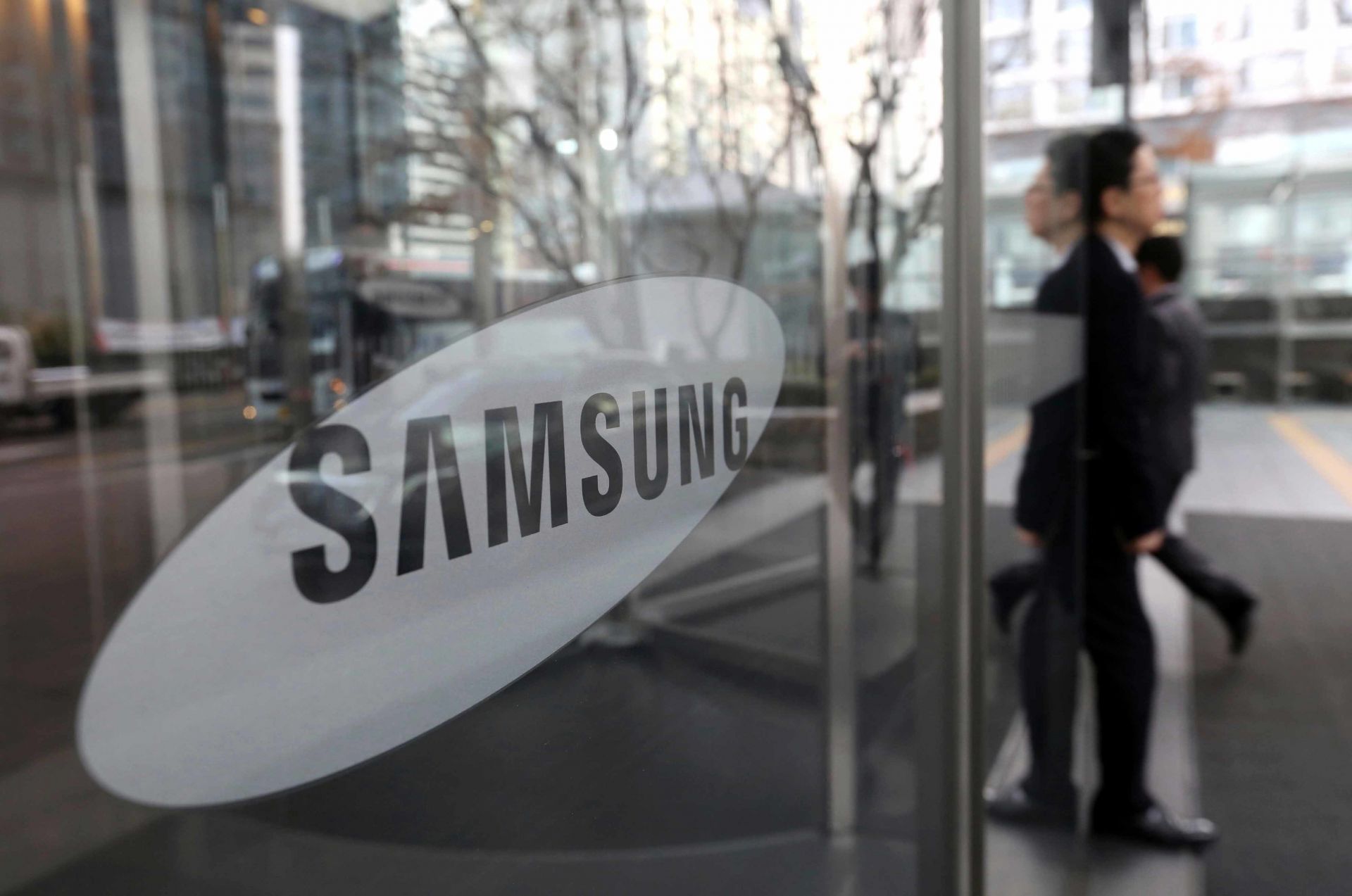 Apple и Samsung Electronics обявиха, че слагат край на 7-годишния си спор