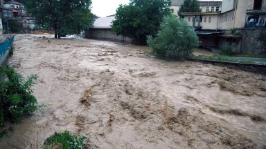 Бедствено положение в Смолян и Чепеларе, река Черна преля (снимки)