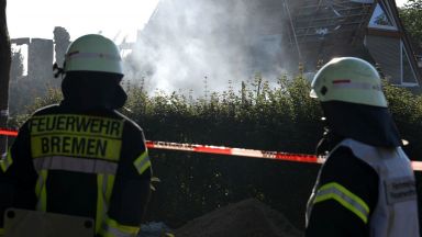 Мощна експлозия разруши блок в Бремен, има жертви (видео)