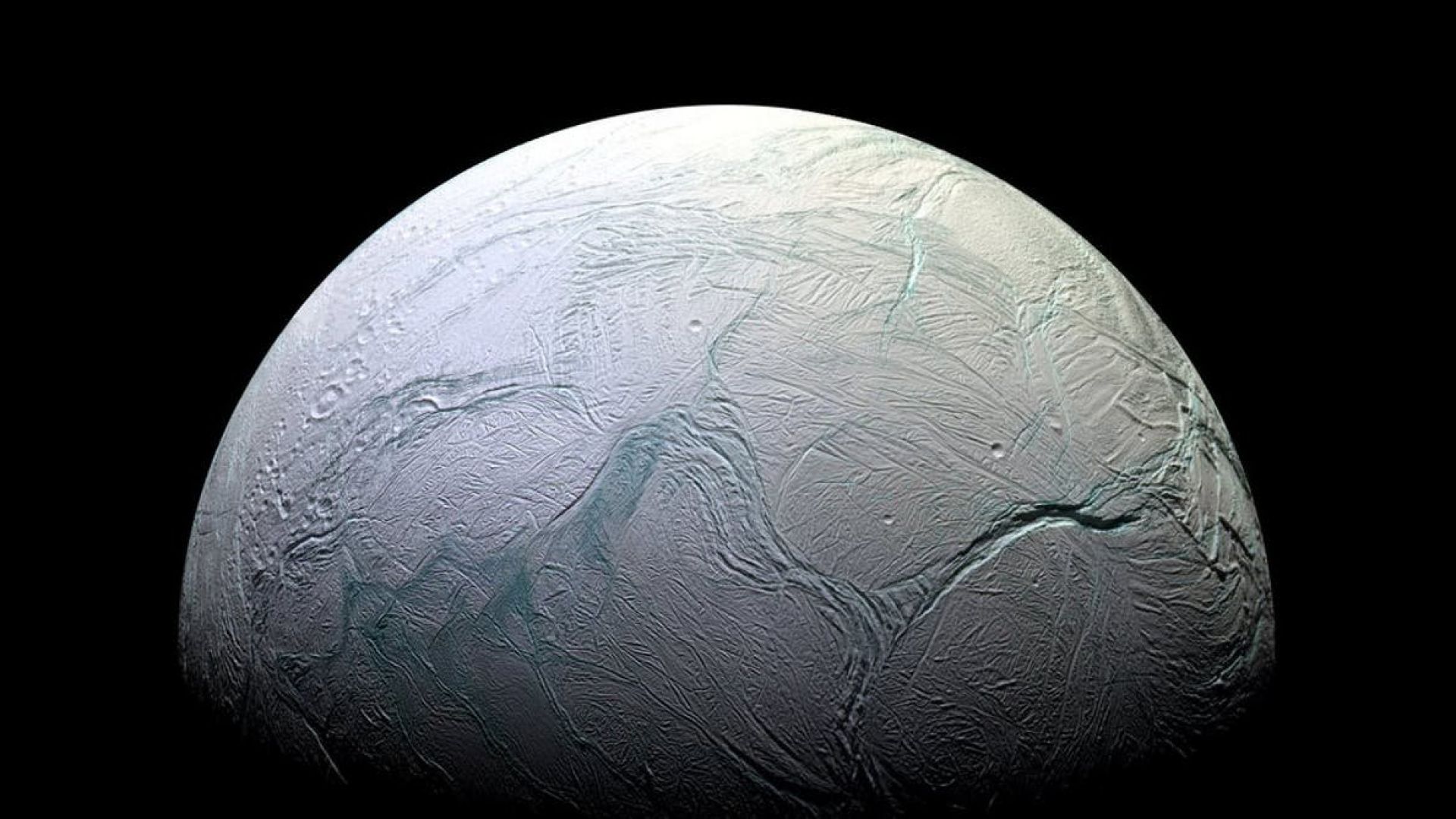 Откриха признаци на живот на сатурновата луна Енцелад