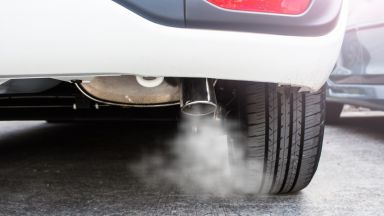 Учени първи "надушили" измамата с вредните дизелови емисии