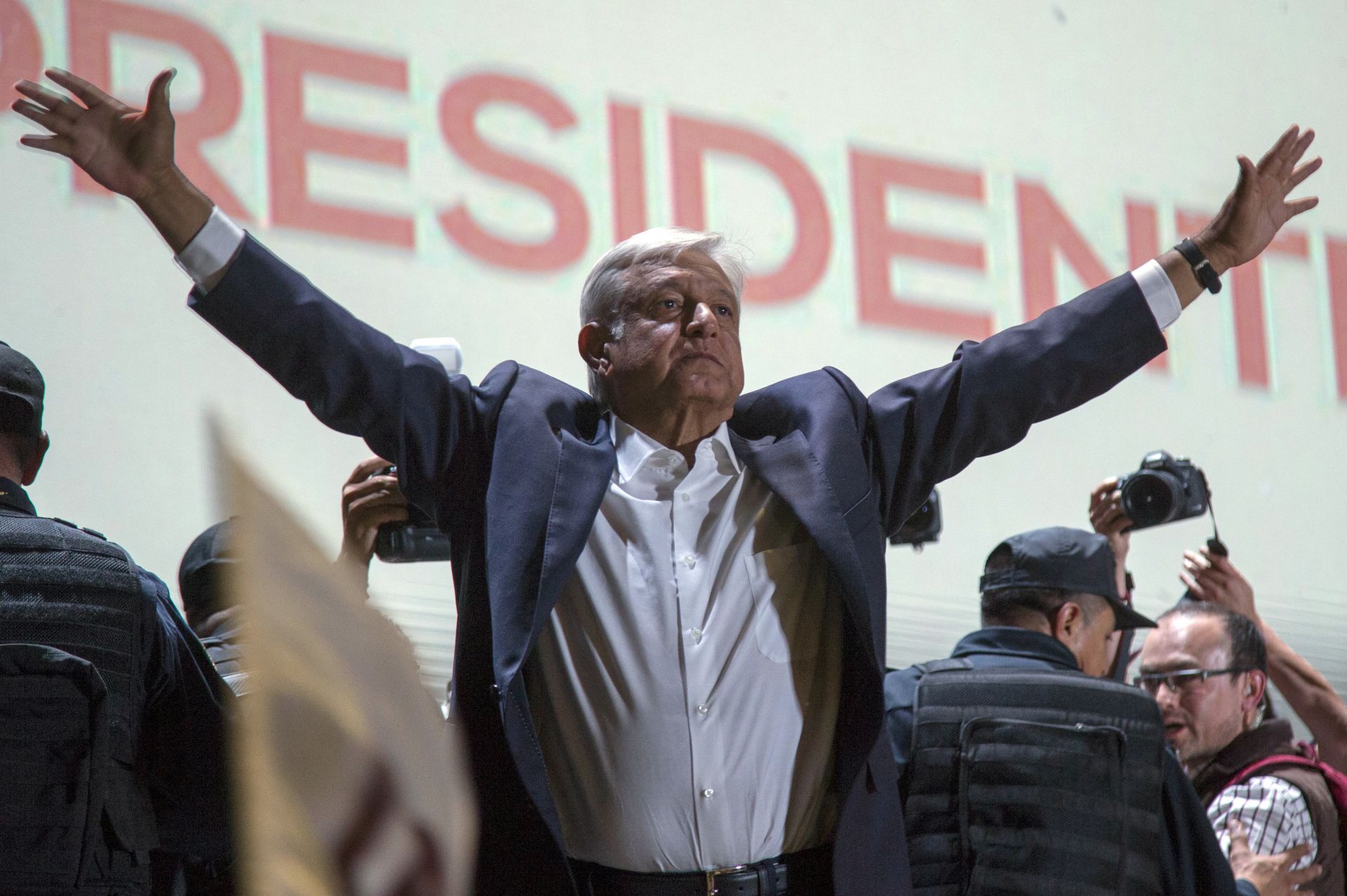 Левият популист Андрес Мануел Лопес Обрадор е победител в състоялите се вчера президентски избори в Мексико