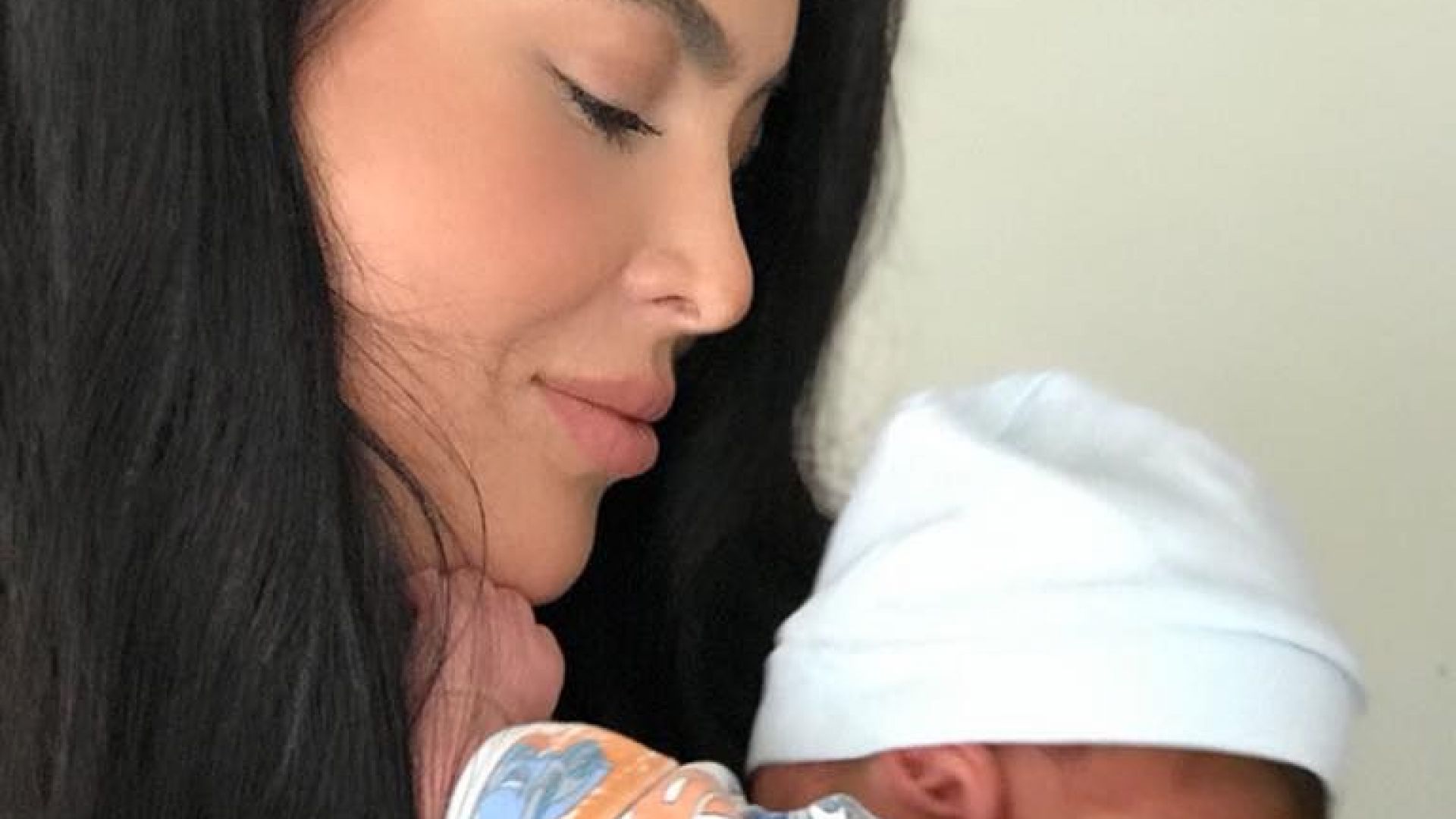 Лили Ангелова с бебето: Това е любов (снимки)