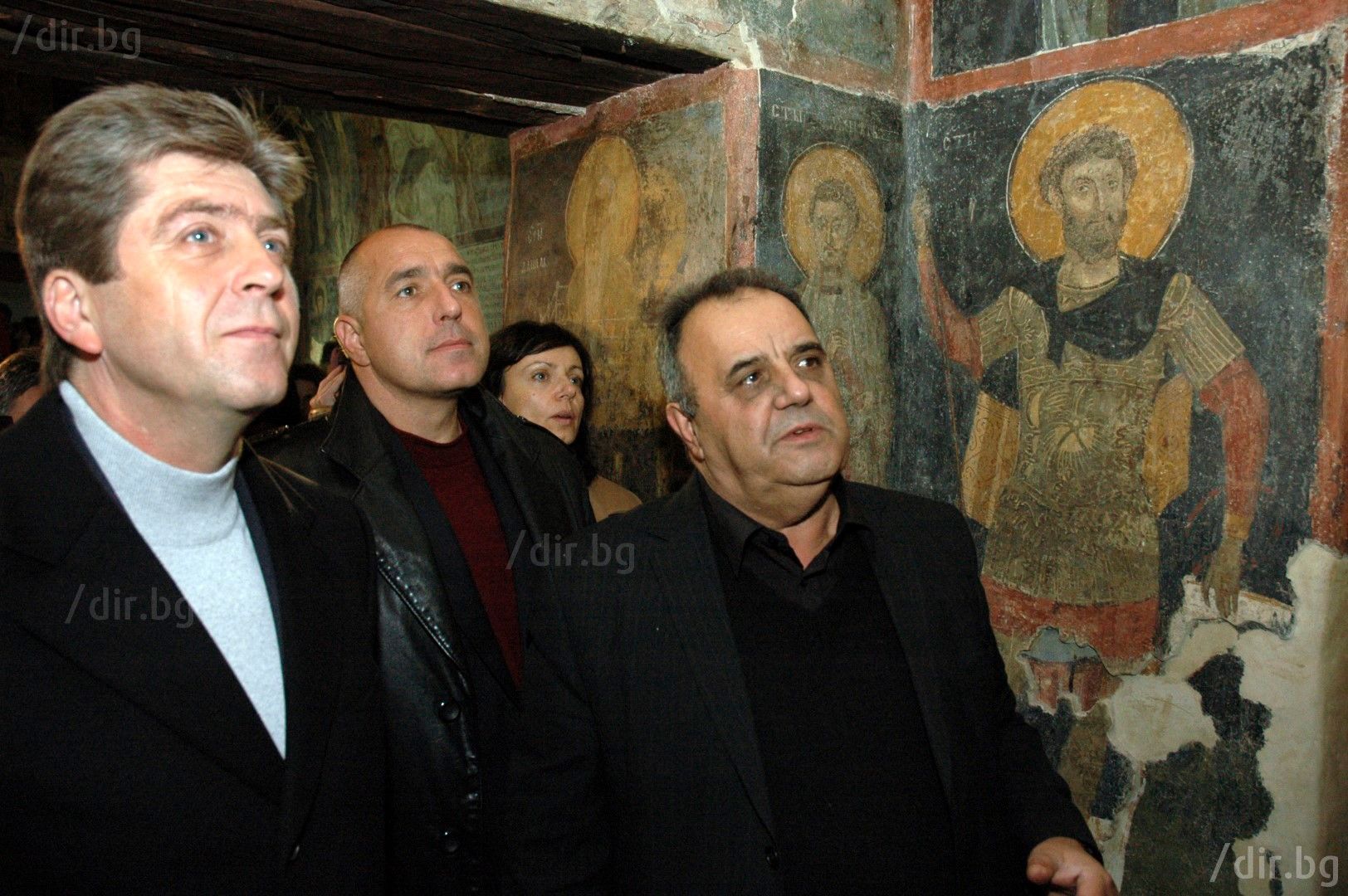 Президентът Георги Първанов, Бойко Борисов и Божидар Димитров разглеждат реставрираната Боянска черква на 3 май 2006 г. 