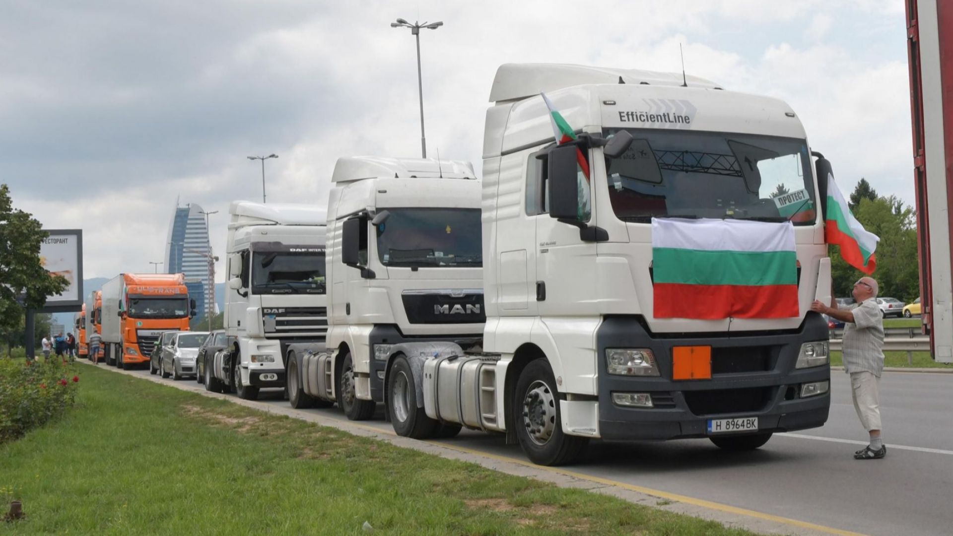 Автомобилни и автобусни превозвачи излизат на протест, искат създаването на камара