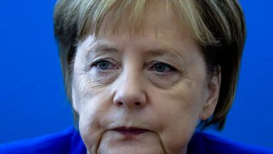 Меркел: Да не отчитаме услугите при търговския баланс е "демоде"