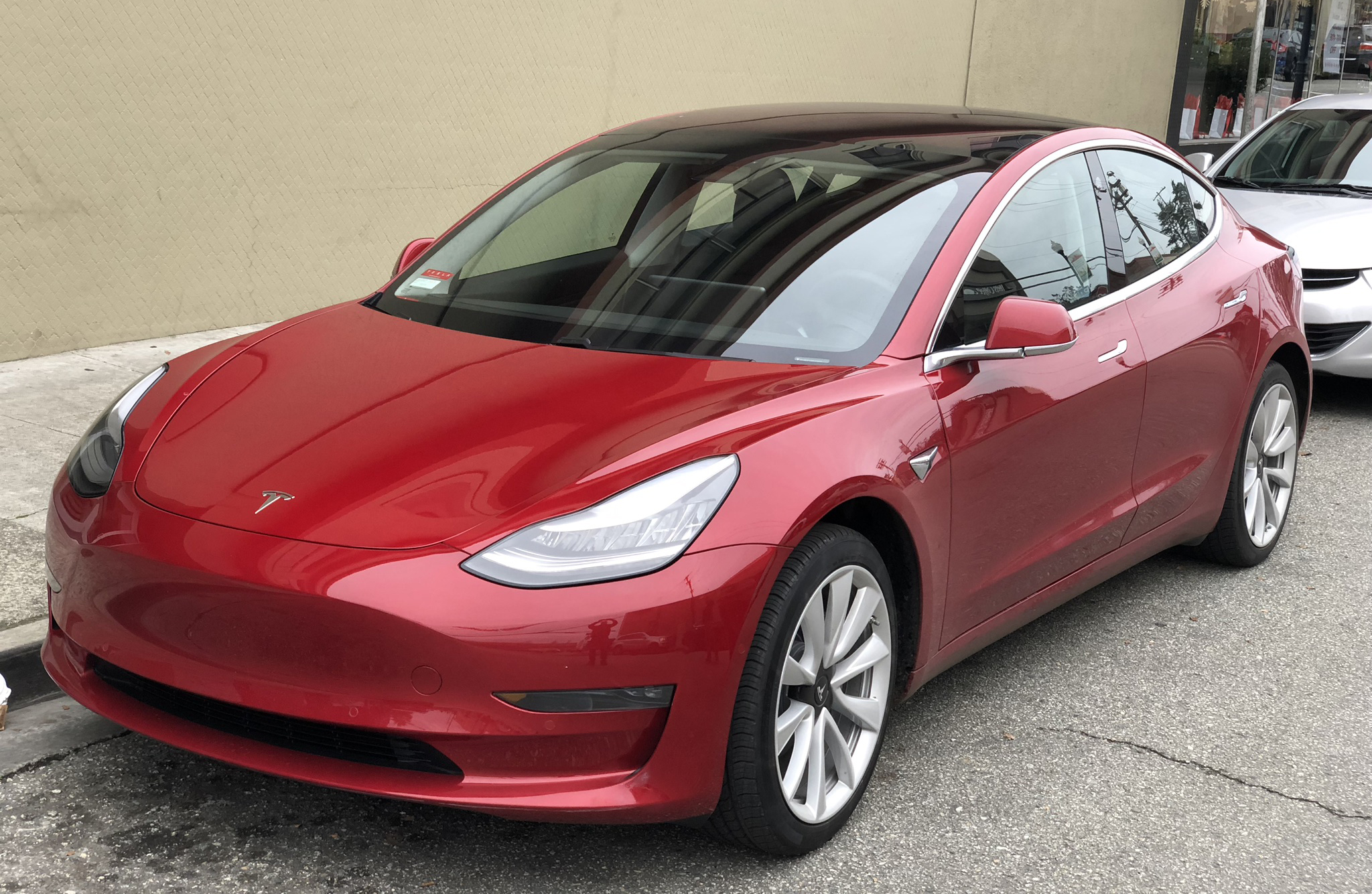 Илон Мъск пуска по-евтина Tesla Model 3