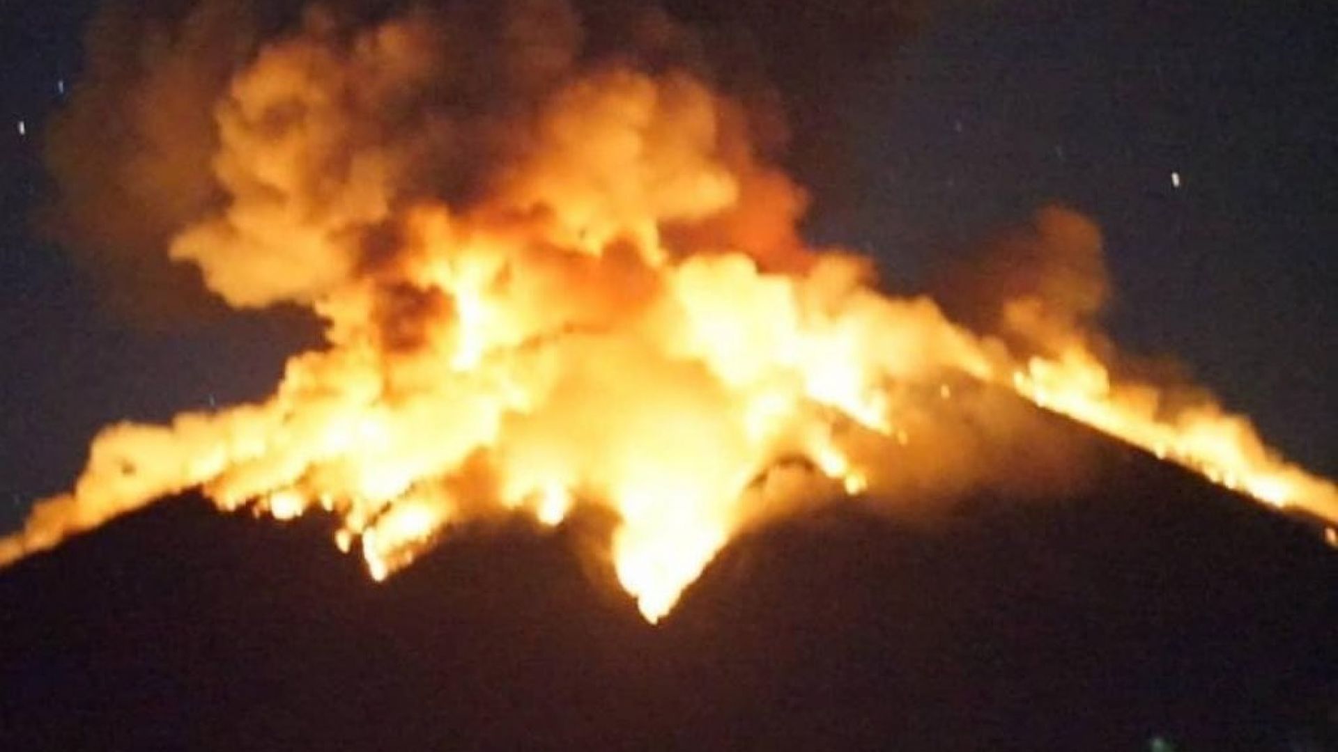 Вулканът Агунг на остров Бали отново изригна (видео)