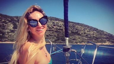 Алекс Раева на яхтено пътешествие в Гърция