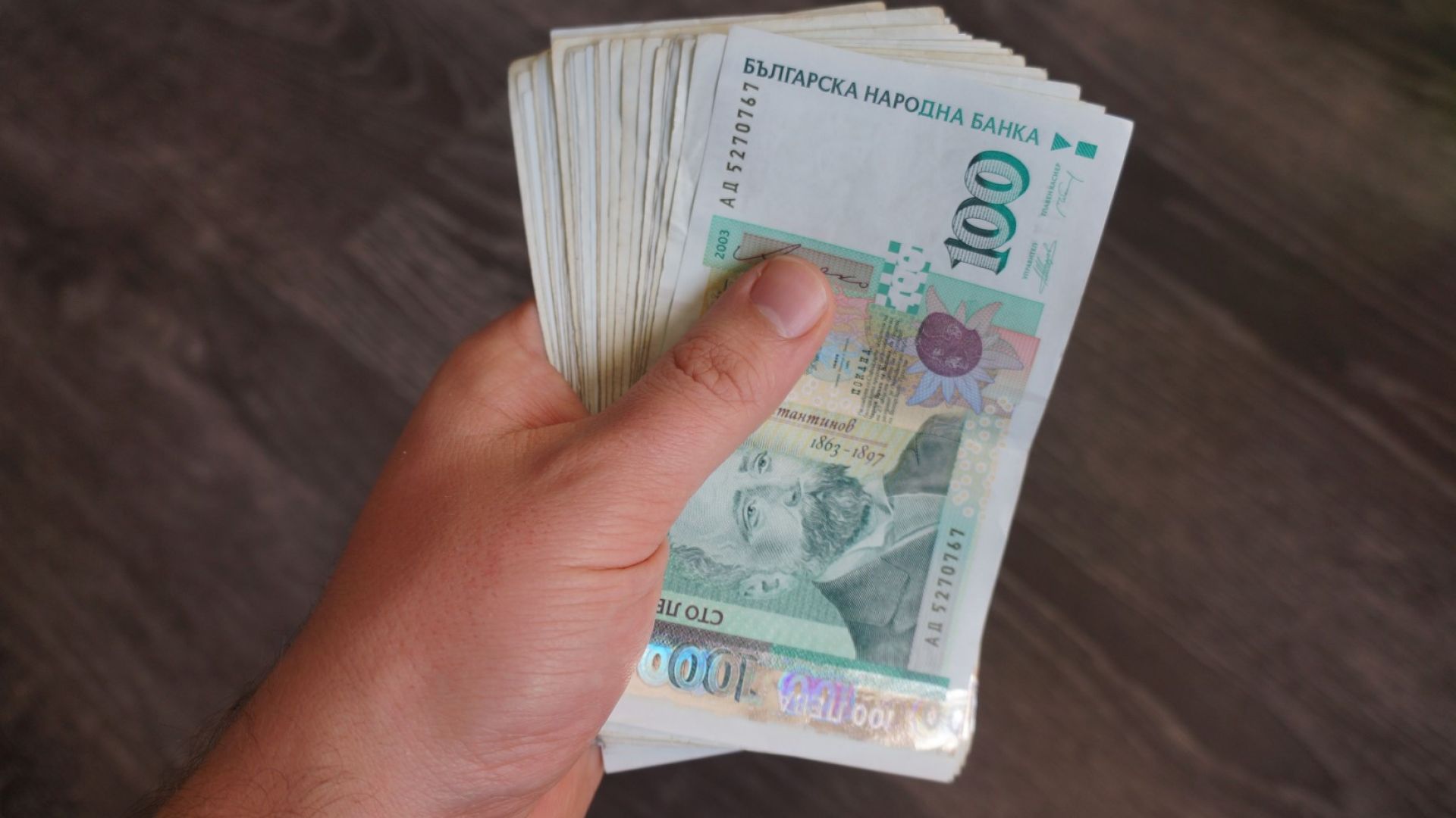 Възрастно семейство от Русе даде 22 000 лева на телефонни