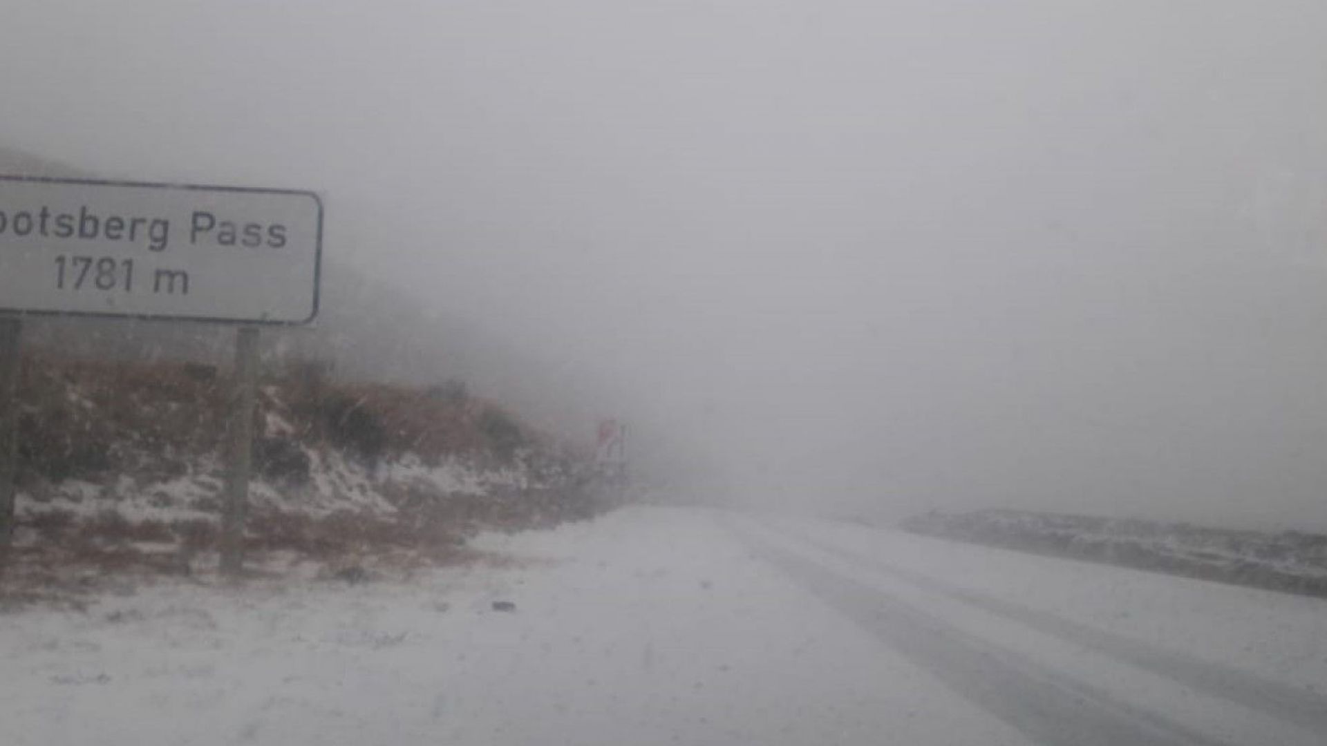 Климатът полудя! Сняг заваля в Южна Африка (Видео)