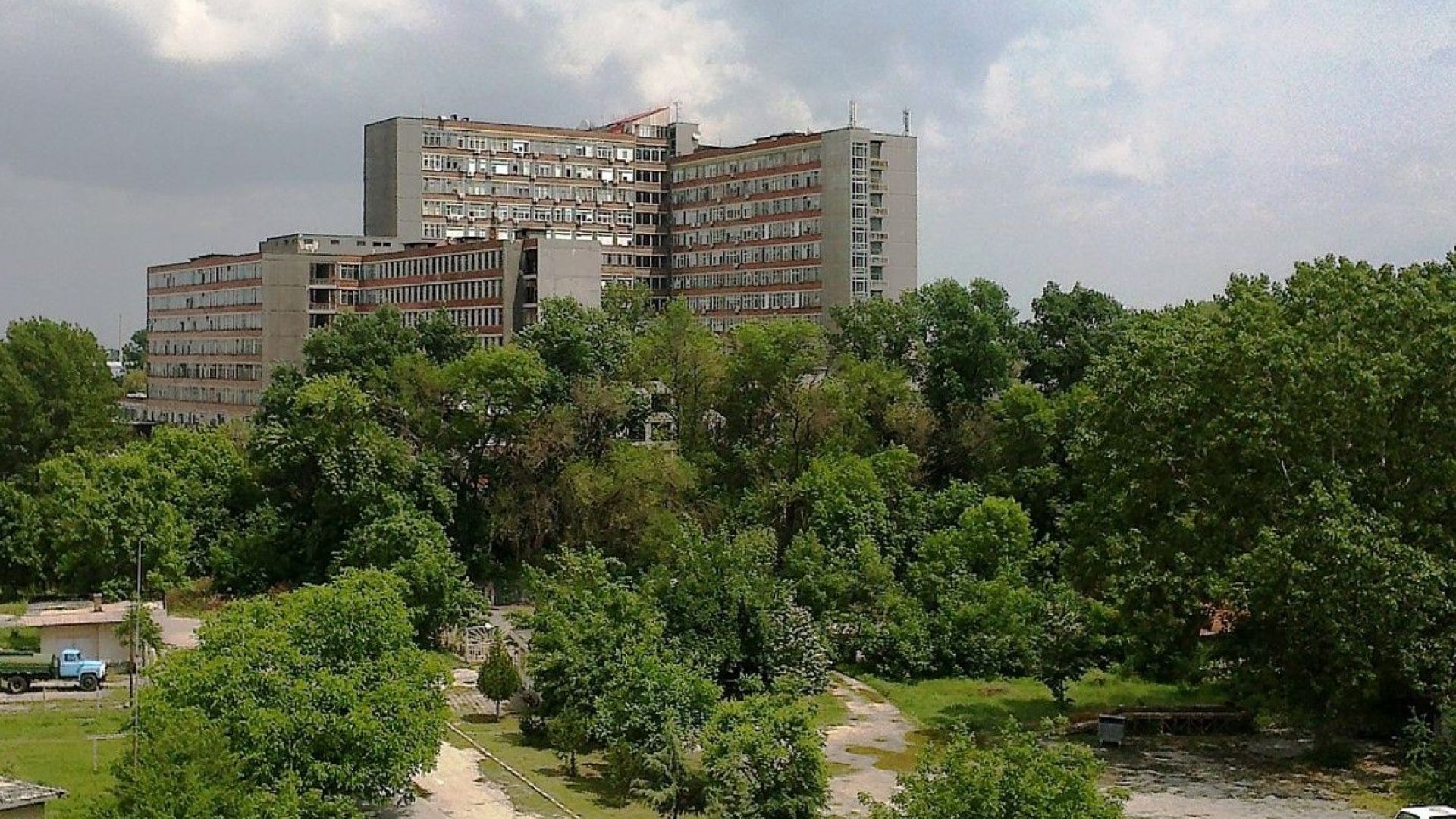 Мъж скочи от 11 етаж на Хирургичния блок на УМБАЛ