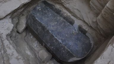 Археолози откриха саркофаг на 2000 години в Александрия 