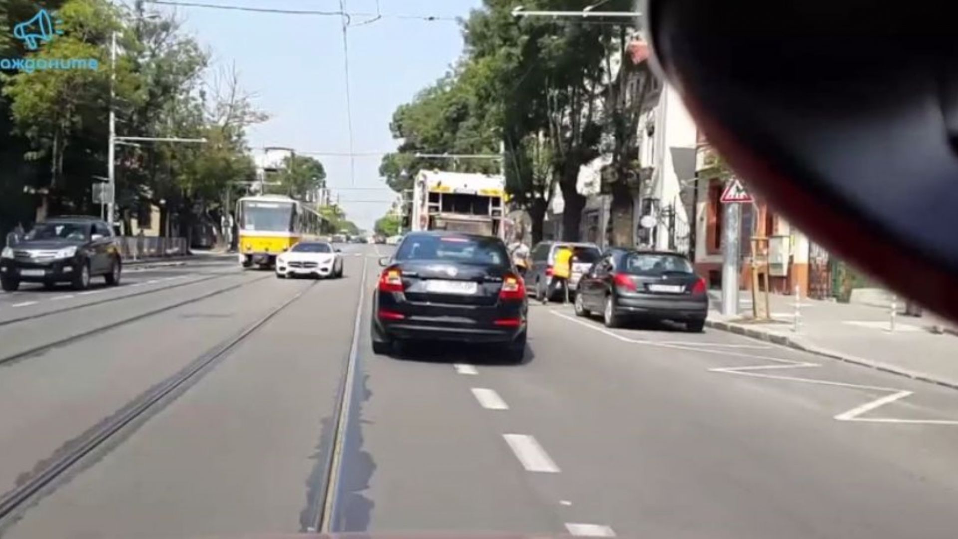 Ново скандално видео: Безумец кара в насрещното в центъра на София