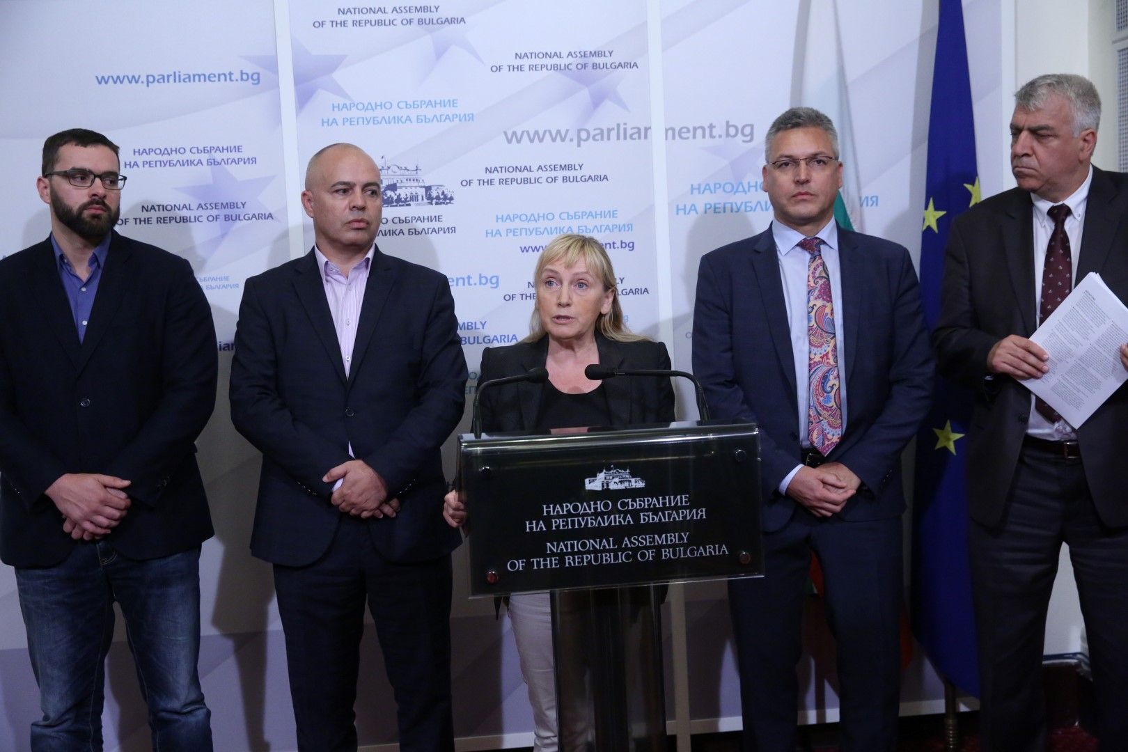 БСП поиска парламентът да спре концесията на летище София