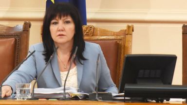  Караянчева отговори на Нинова: 35 депутати от Българска социалистическа партия са взели пътни и командировъчни 