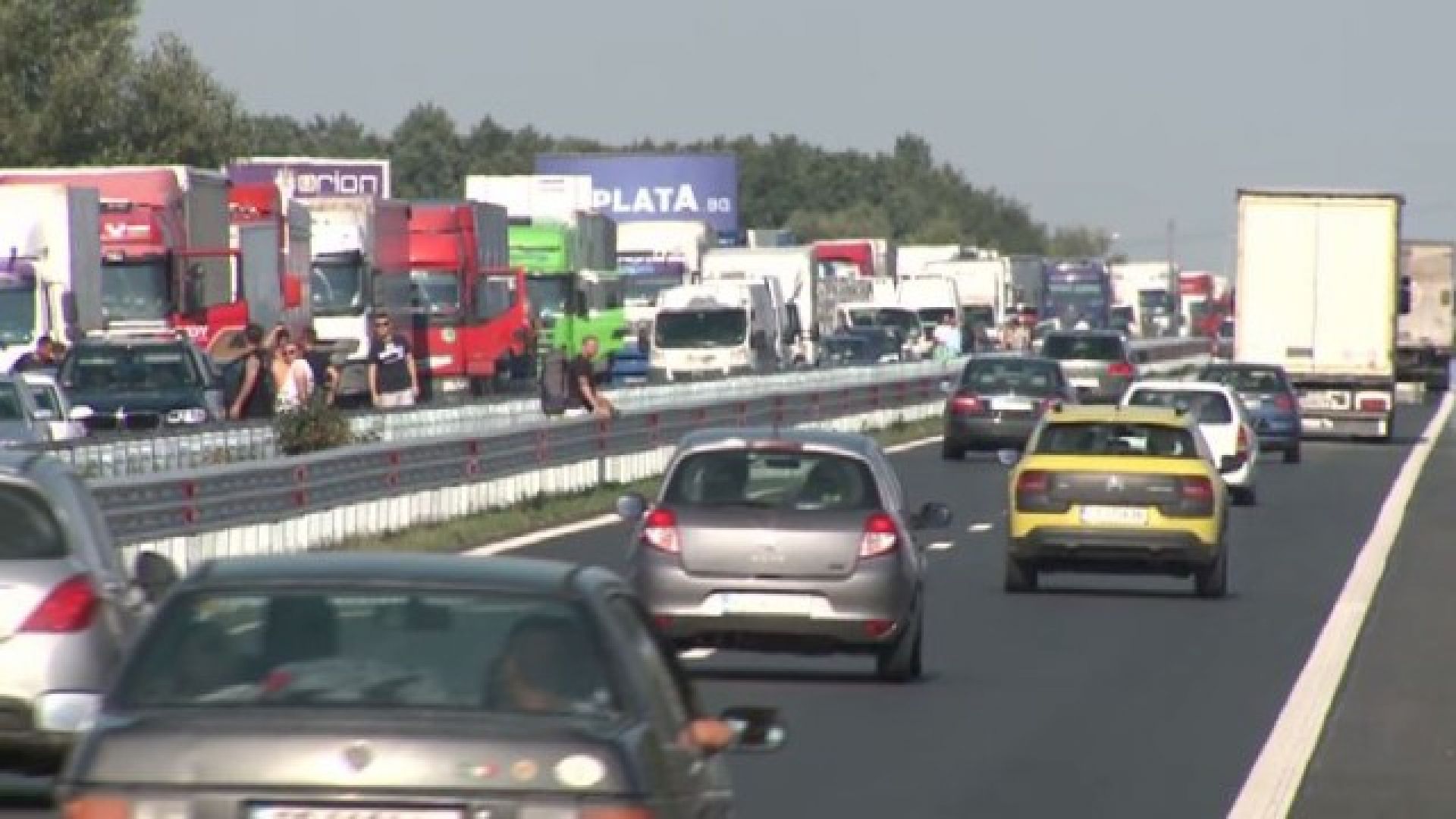 Във връзка с очаквания интензивен трафик по основните пътни направления