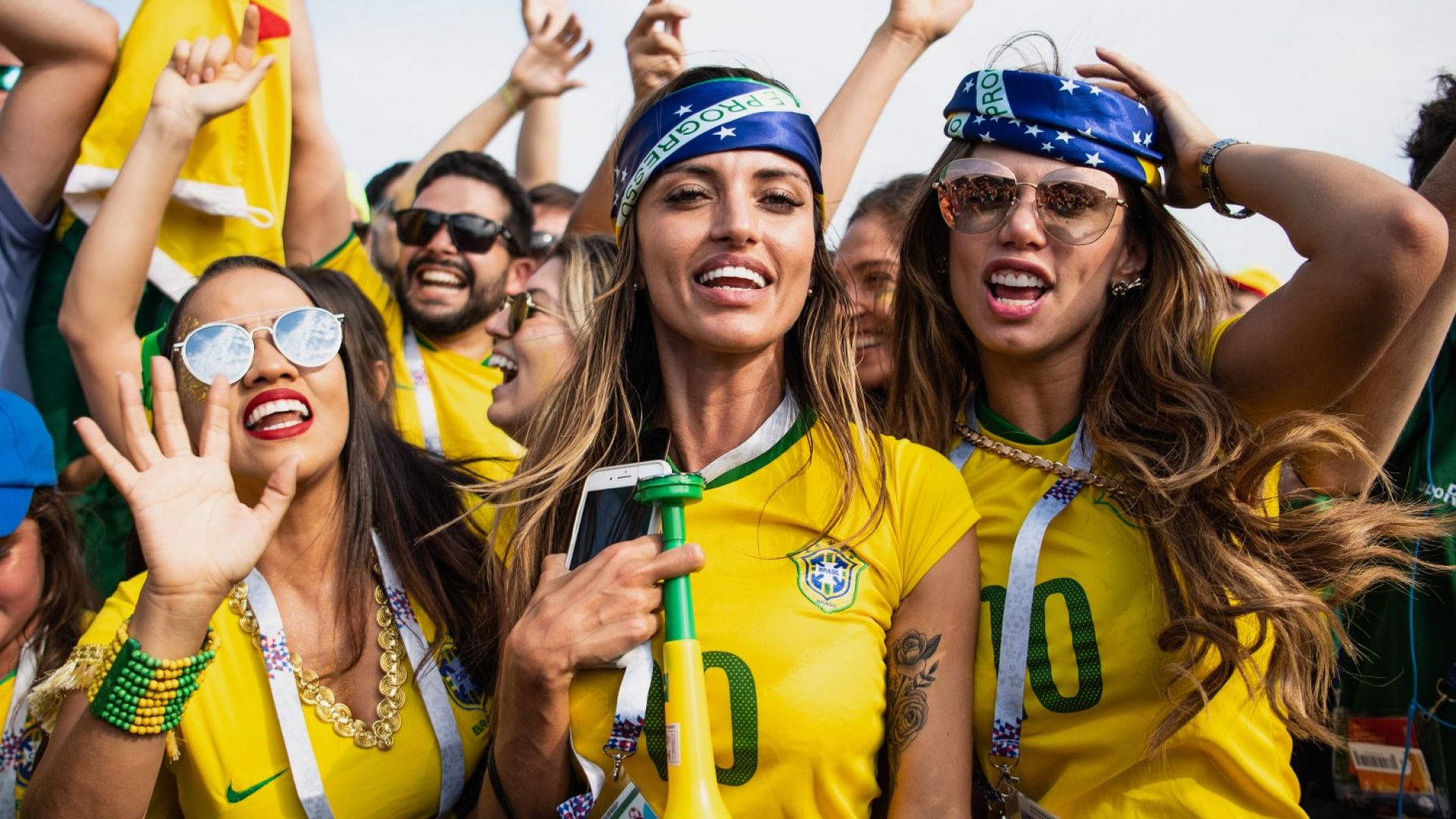 ФИФА предупреди телевизиите: Спрете да показвате красиви жени!