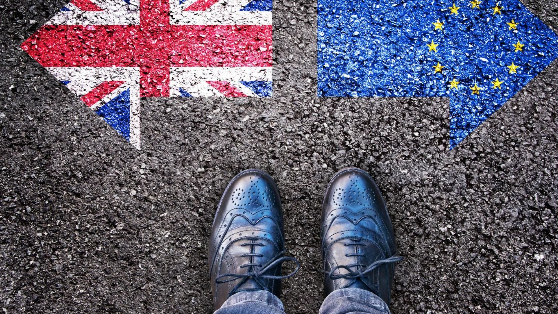 Британската премиерка Тереза Мей не може да остане на същите