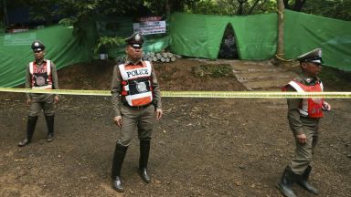 Спасителната операция в пещерата в Тайланд спира за 10 часа
