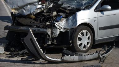 Ранените са откарани в болница без опасност за живота са съобщиха