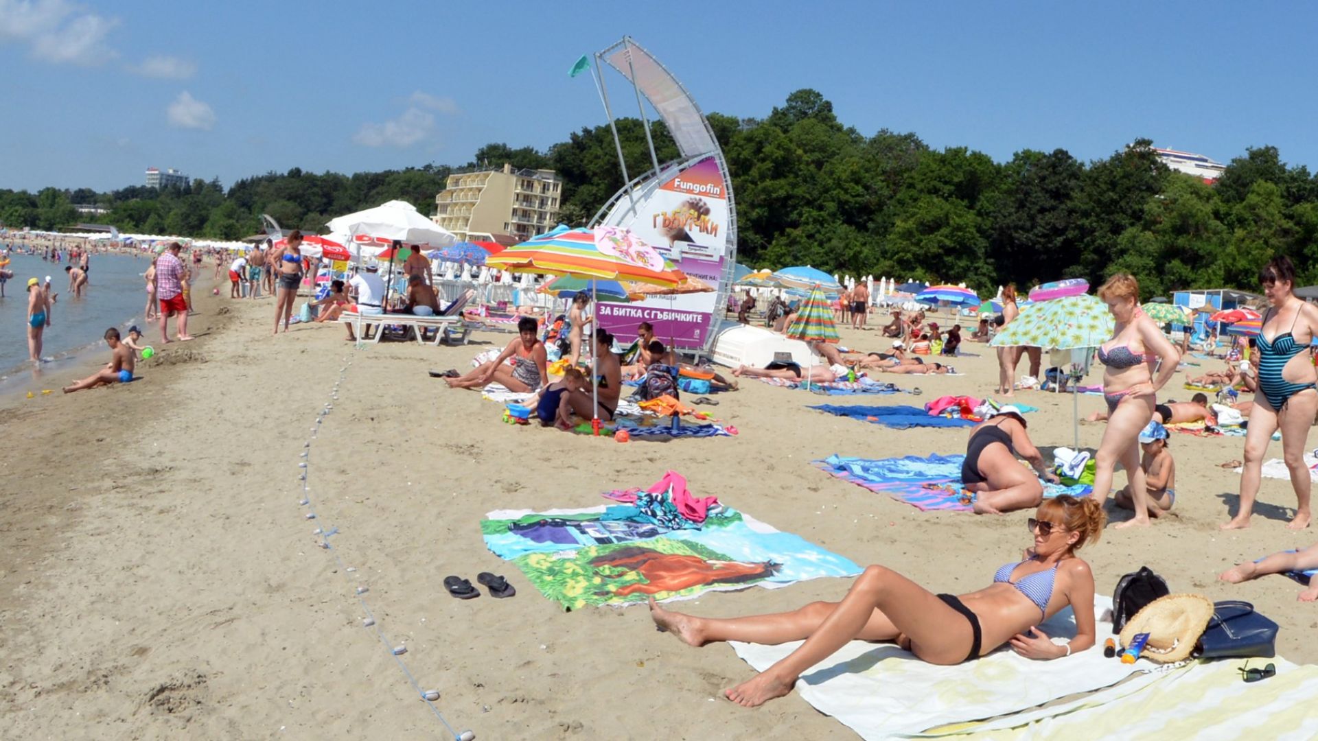 Бургазлии с подписка срещу голите на плажа, сезират местната власт