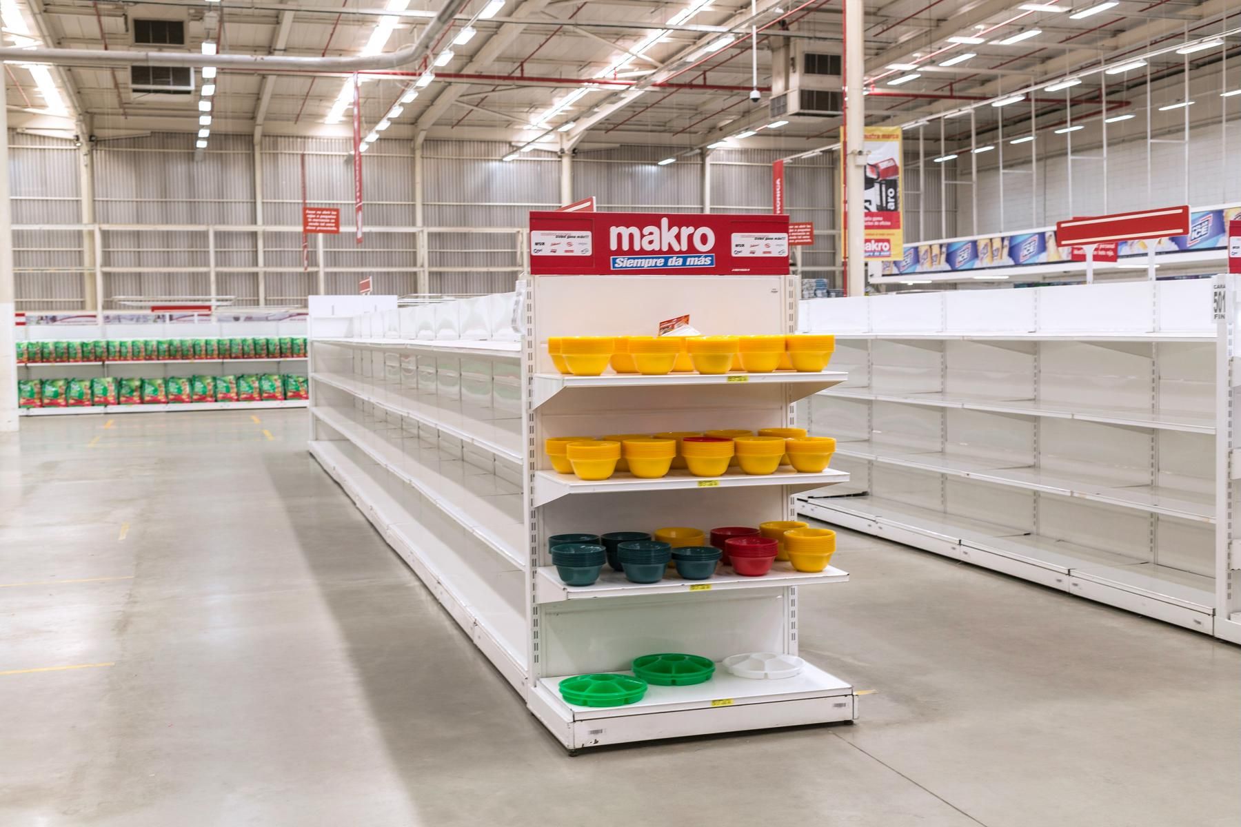 Стоките от първа необходимост изчезнаха от магазините във венецуела