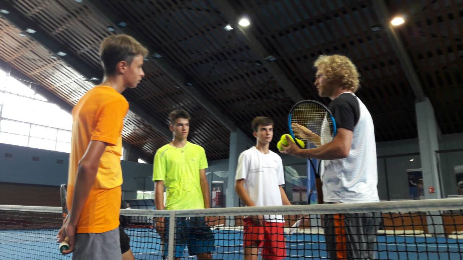 Дмитрий Турсунов тренира младите ни тенис таланти