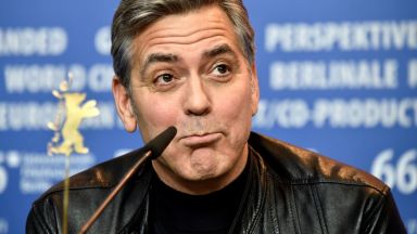 Джордж Клуни е в болница, блъснат от кола