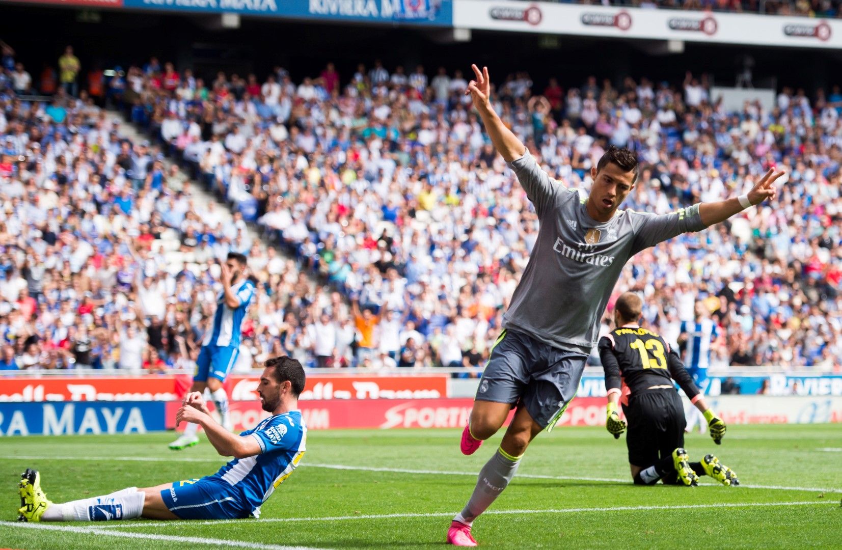 Първият кръг от сезон 2015/16, вкарва 5 на "Еспаньол" и става голмайстор №1 на "Реал" в Ла Лига