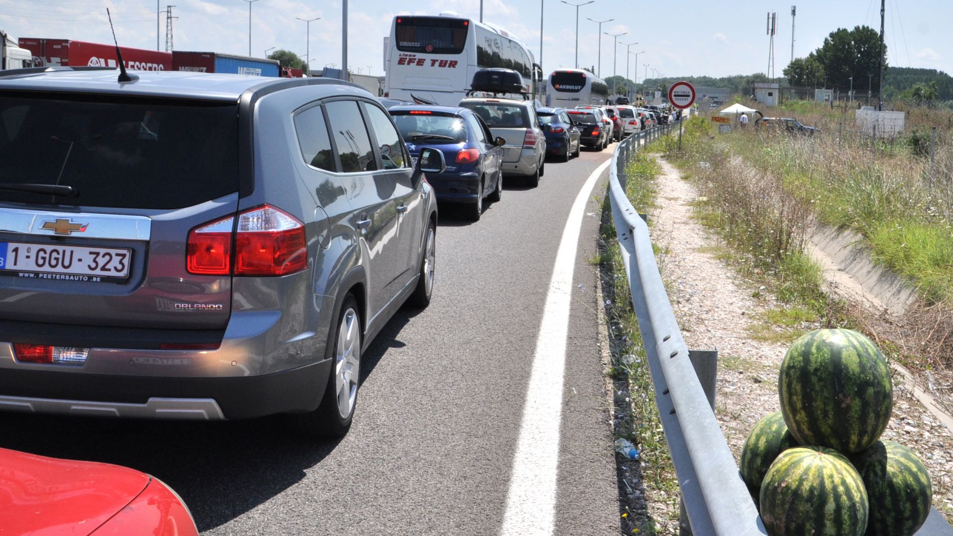 Засилен е трафикът на граничния пункт Капитан Андреево заради пътуващите