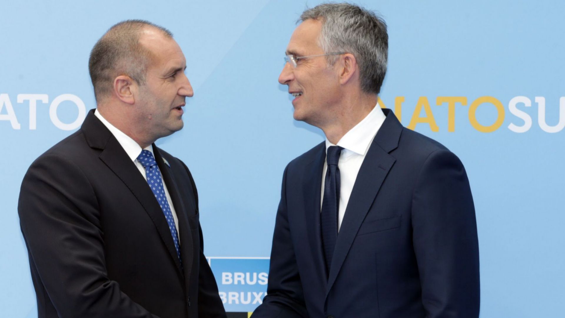 Срещата на върха на НАТО започна "гръмогласно"