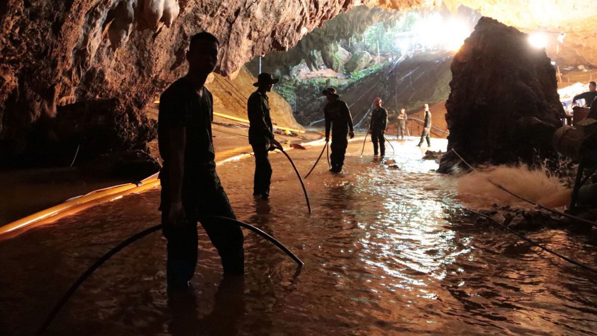 Тайландските власти отвориха отново за посещение прочутата пещера Там Луанг,