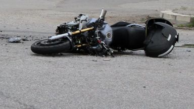 При инцидента е загинал мотористът съобщиха ОД МВР в областния