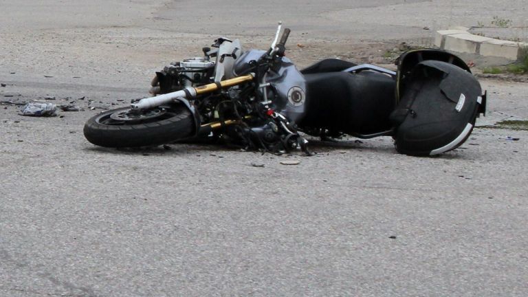 49-годишен моторист е загинал при катастрофа тази нощ във Варна.