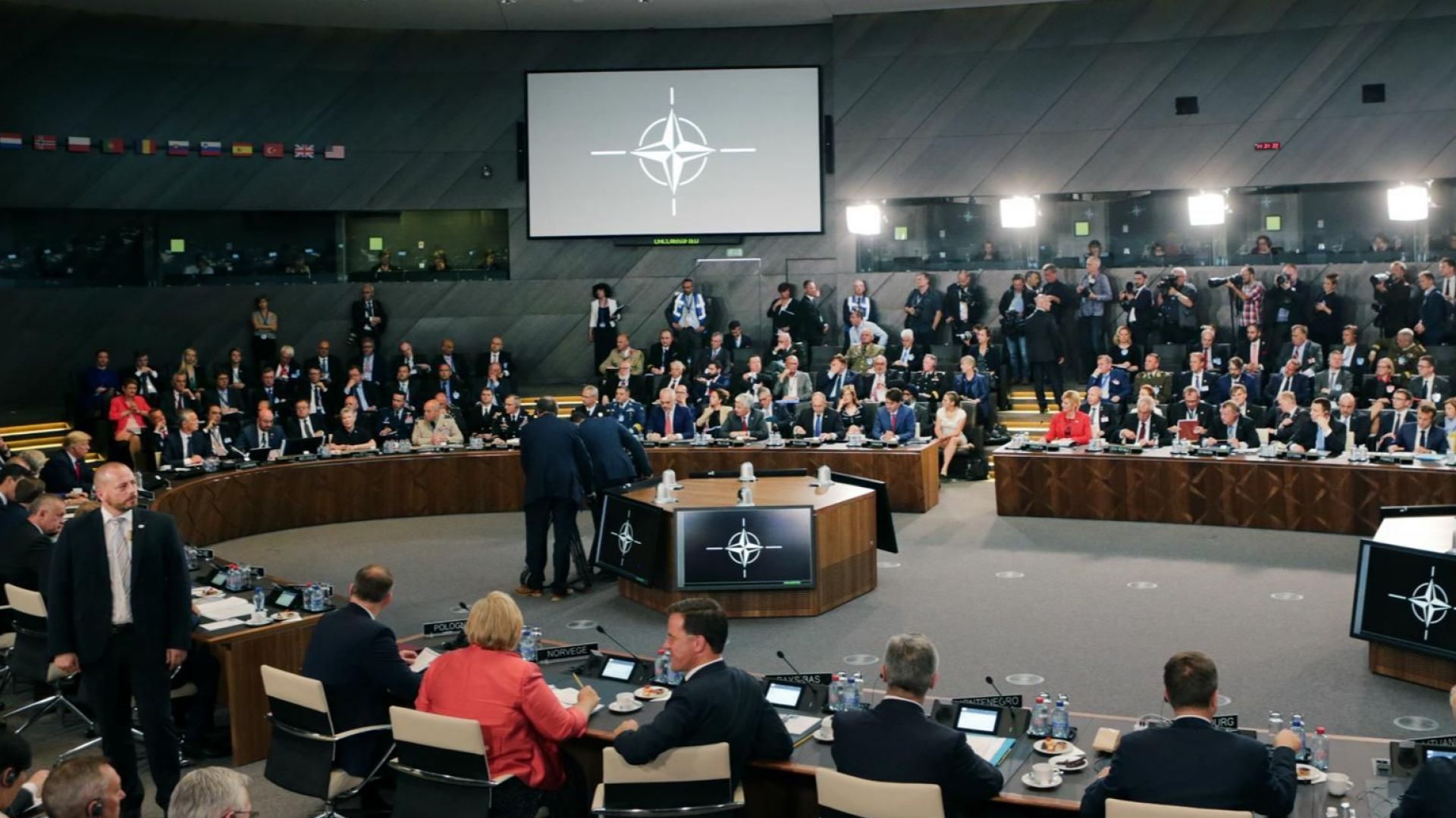 Бивш военен министър: Рано е да отписваме НАТО