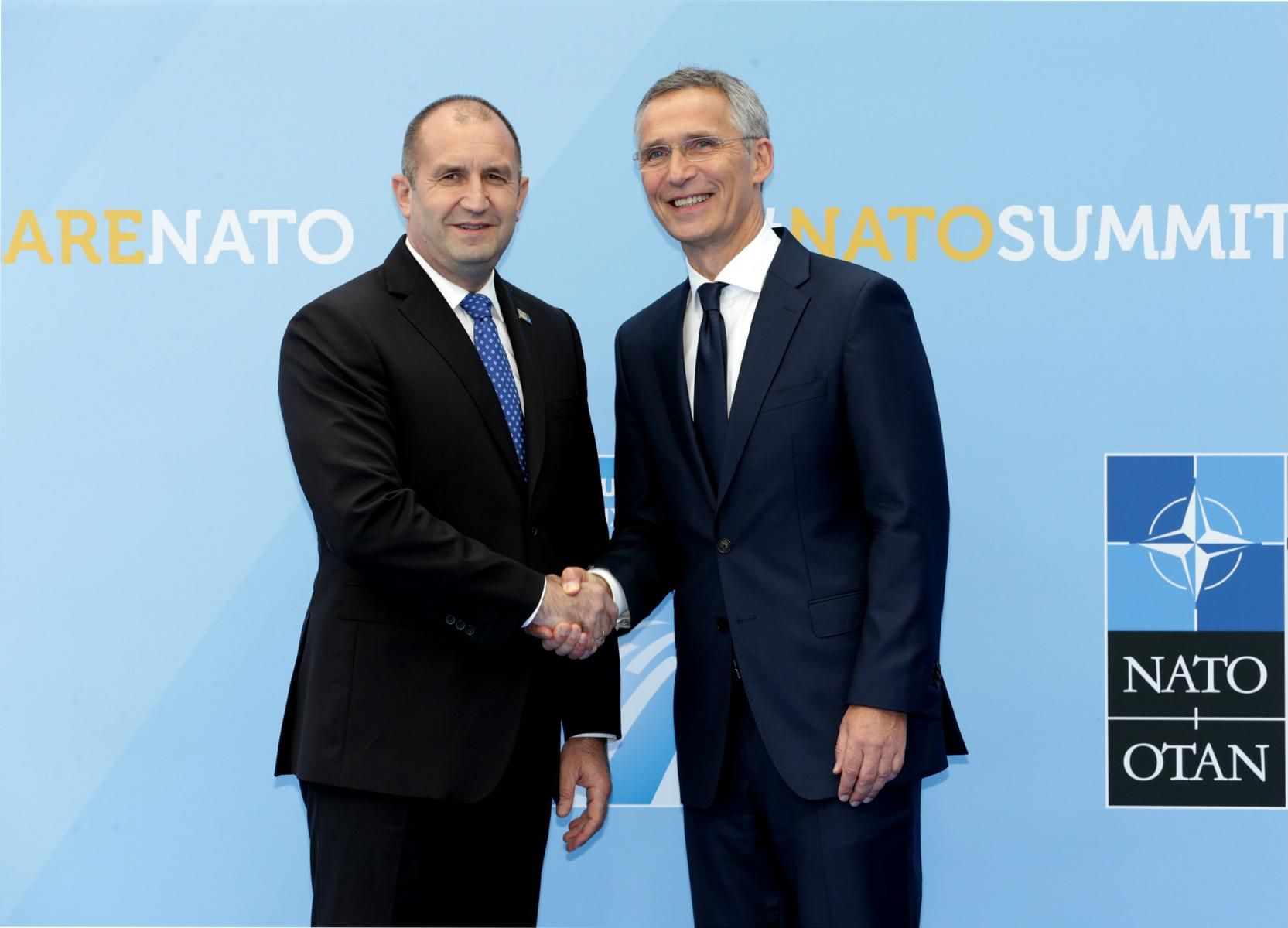 Йенс Столтенберг и Румен Радев на срещата на върна на НАТО